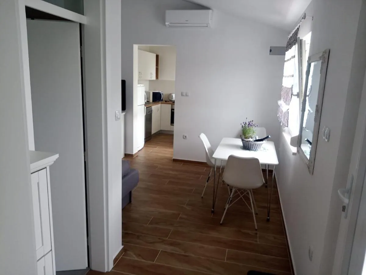 Apartmani Sol Vlasici Pag Town 0*,