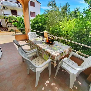 Apartament Steli, Vir